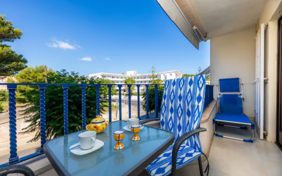 Appartement magnifique, proche plage, avec balcon et Wi-Fi