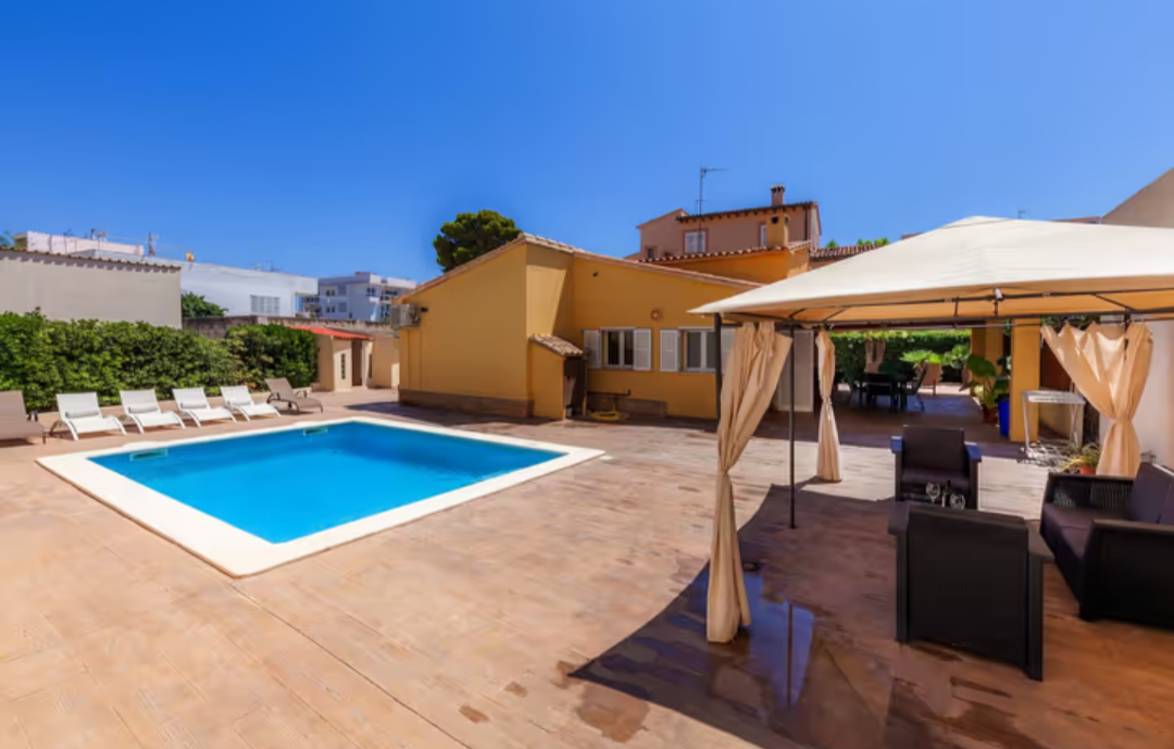 Villa de ville moderne  avec piscine