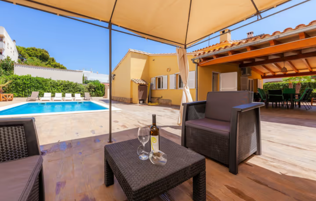 Villa de ville moderne  avec piscine