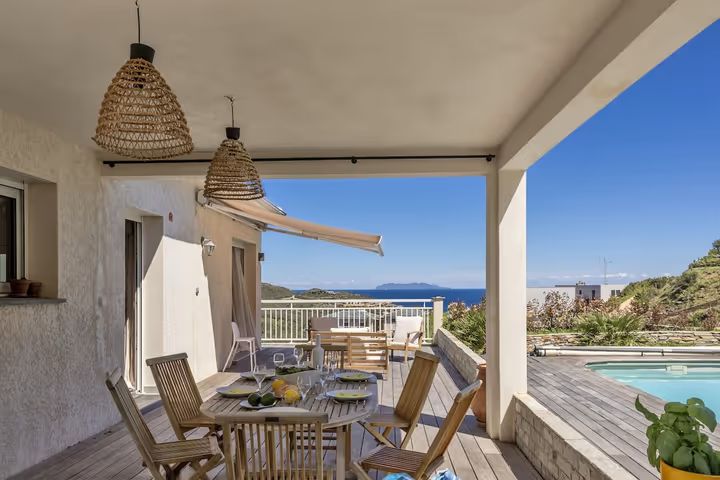 Magnifique villa climatisée avec piscine et vue sur les montagnes 